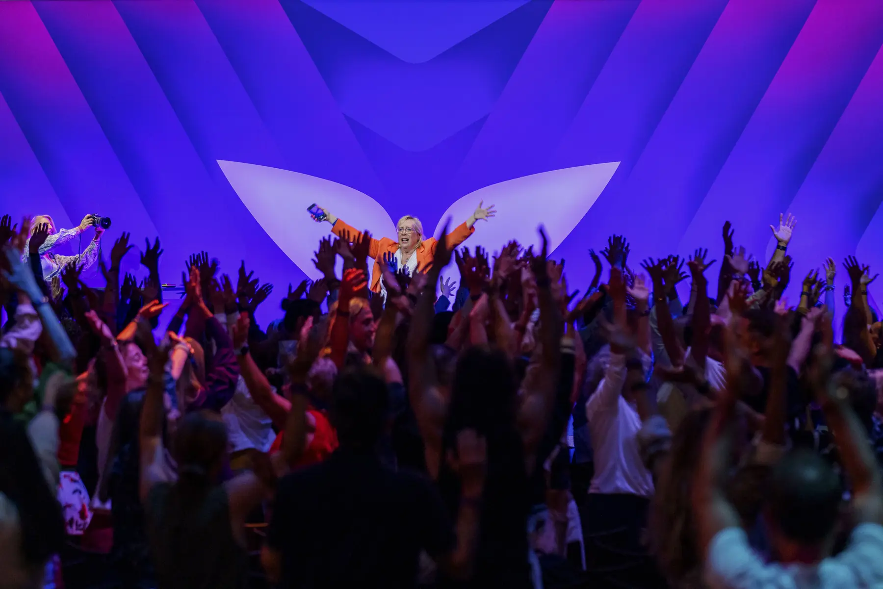 Crowd in front of the wings on the main stage
